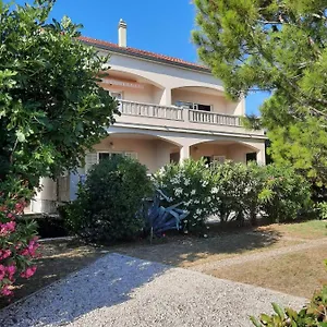 https://apartmani-sruk.hotelinzadar.com