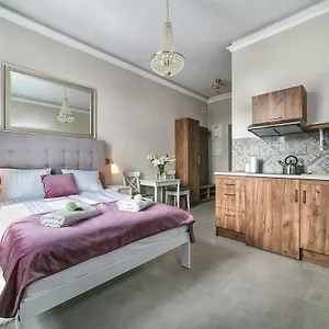 https://apartamenty-wrona-wrona-apartments.krakowhotelspoland.com